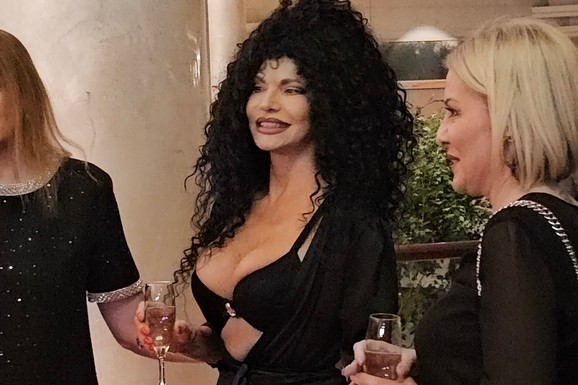 SLUČAJNO ISKLJUČILA FILTER, PA POKAZALA KAKO ZAISTA IZGLEDA Lice i vrat Lidije Vukićević u prvom planu: Evo šta priznaje da je korigovala (FOTO)