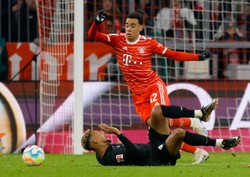 Bayern znów bez zwycięstwa. Potknięcie mistrza wykorzystali rywale