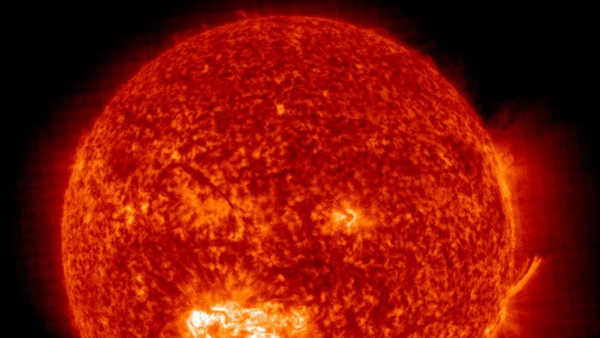 Aktywny obszar na powierzchni Słońca popisał się najbardziej energetycznym wybuchem klasy X - informuje serwis SpaceWeather.com.