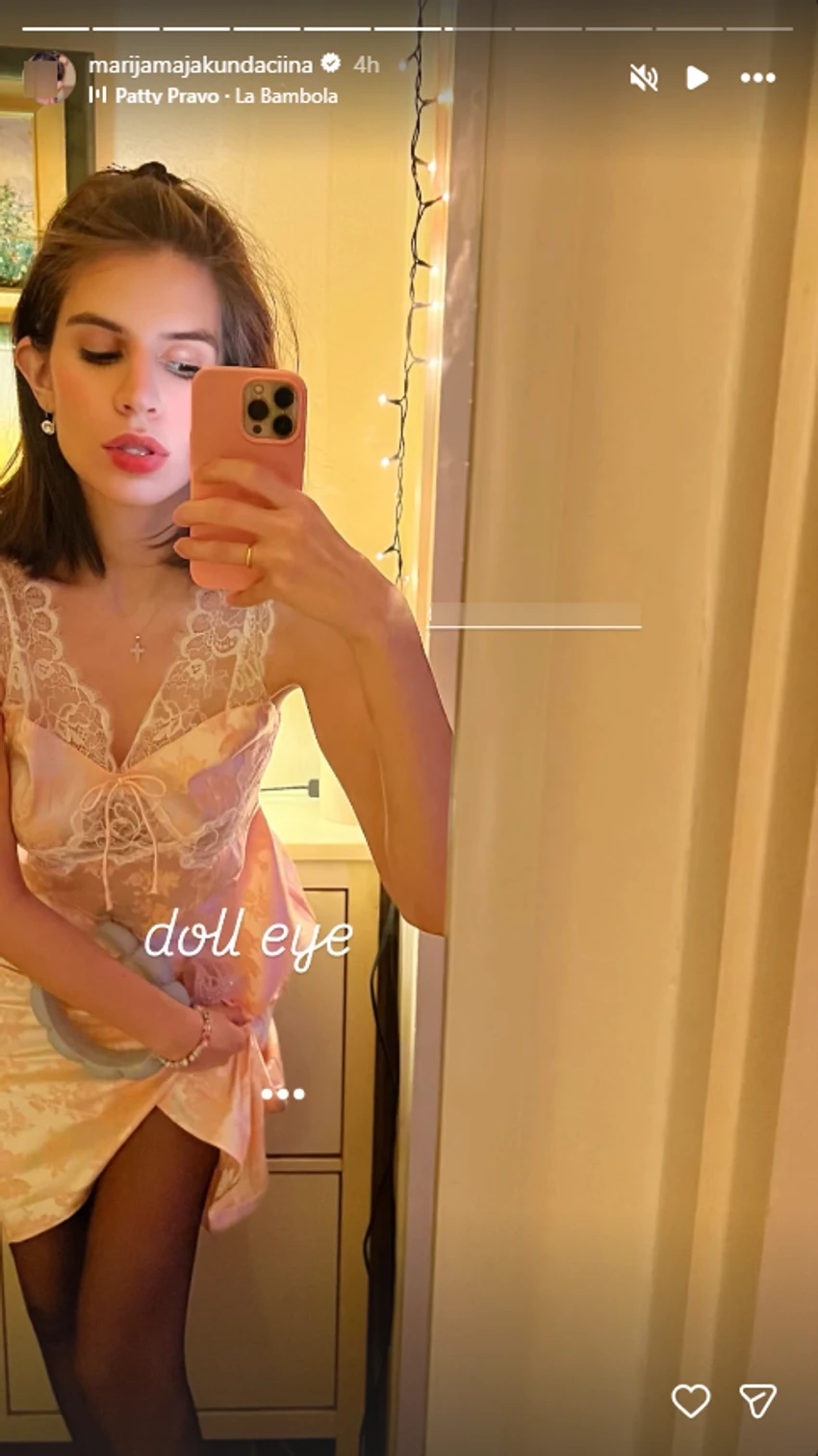 Marija Kundačina u spavaćici