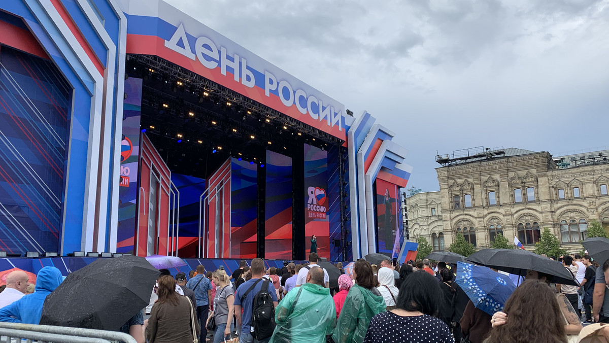 Dzień Rosji. Polka w Moskwie: atmosfera kurortu i morze propagandy