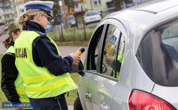 24-letnia pijana matka jechała 110 km/h w terenie zabudowanym. W aucie było małe dziecko