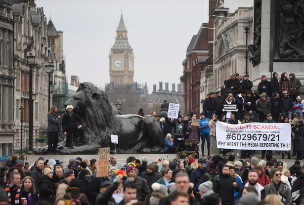 Protest na Trafalgar Square w Londynie