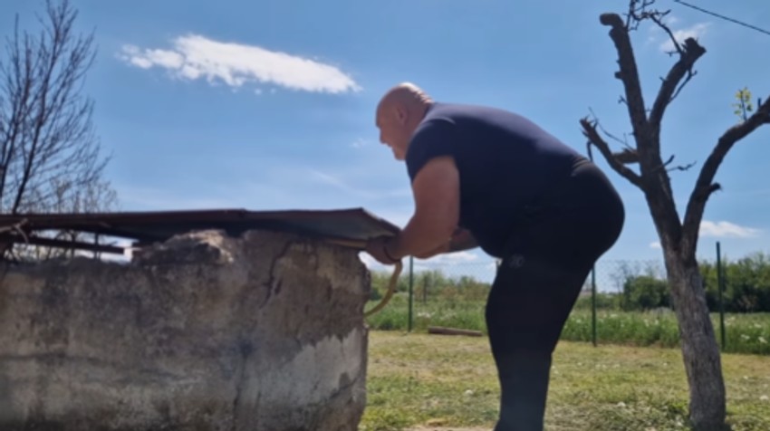 Kad je krenuo da je izvlači nije joj bilo kraja