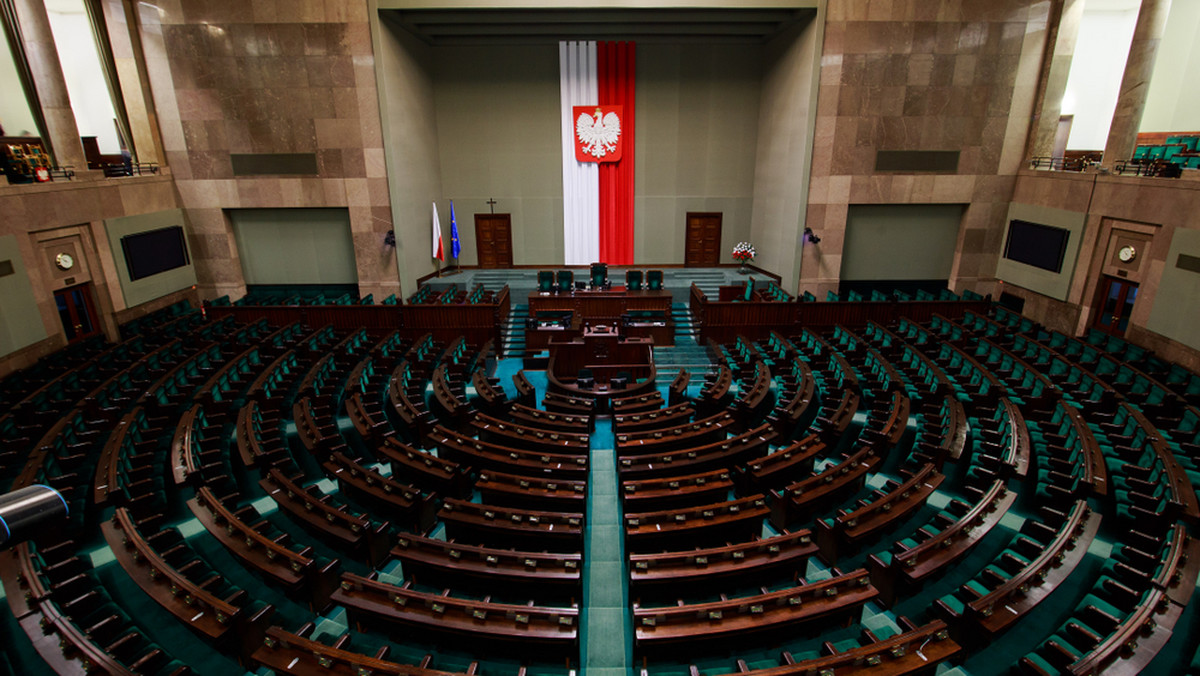 W corocznym rankingu demokracji Polska otrzymała mniej punktów niż przed rokiem, notując spadek po raz piąty z rzędu. Tym samym znalazła się w kategorii "demokracji nieustabilizowanych". Freedom House w podsumowaniu badania poświęciło Polsce wiele uwagi. Nasz kraj ma wyróżniać się "niezrównanym upadkiem demokracji w ciągu ostatniej dekady".