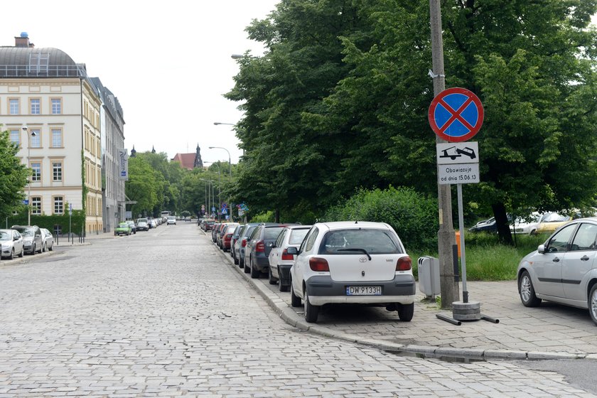 Ulica Purkyniego we Wrocławiu jest zbudowana z kostki brukowej