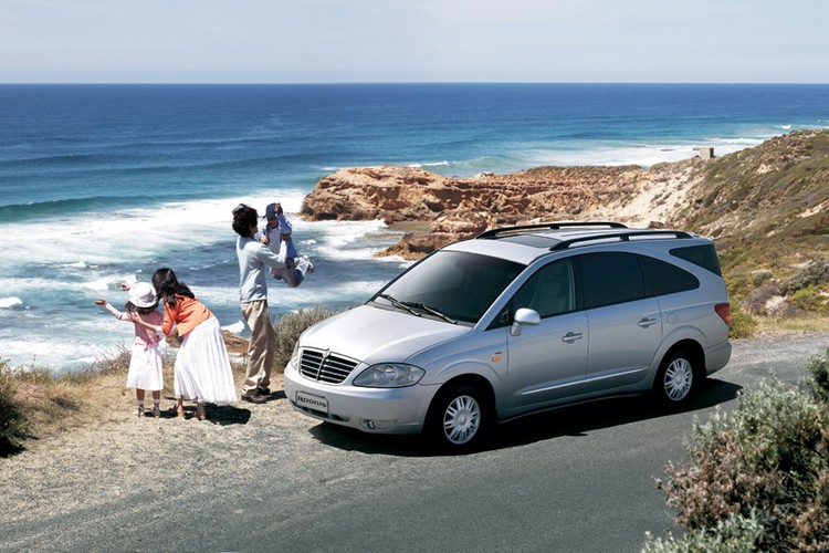 Cztery koła auta napędza 165-konny turbodiesel 2.7 XDi