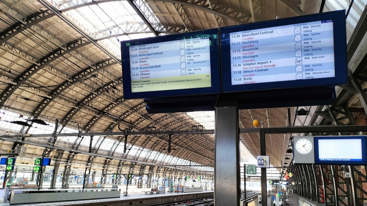 Dworce kolejowe i lotniska w Holandii "wylęgarnią antysemityzmu"