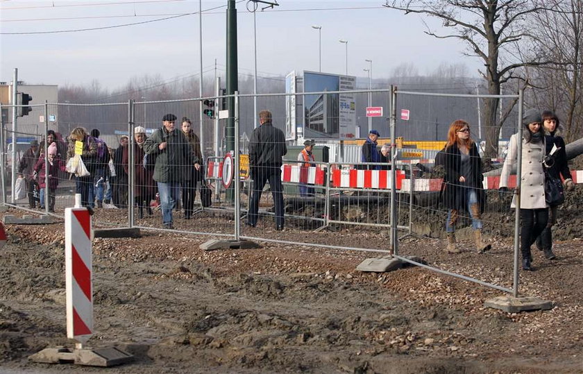 Po błocie do tramwaju