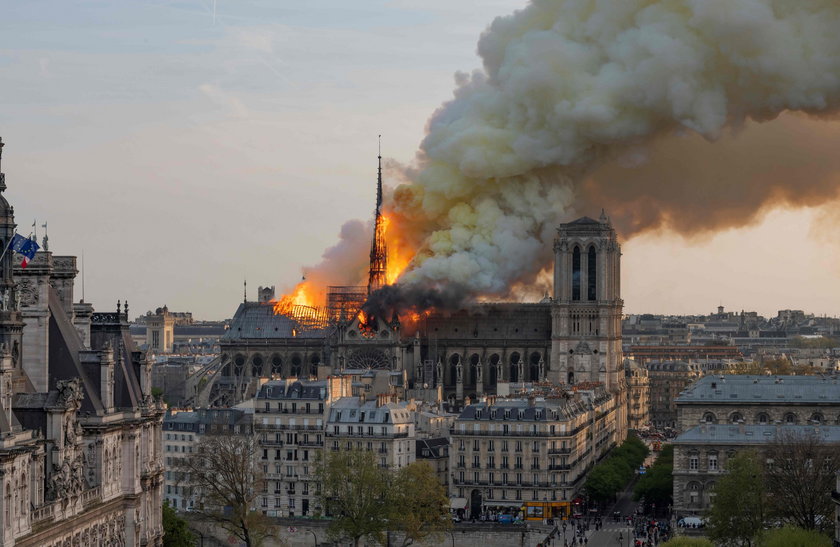 Wysyp "metafizycznych" komentarzy po pożarze Notre Dame