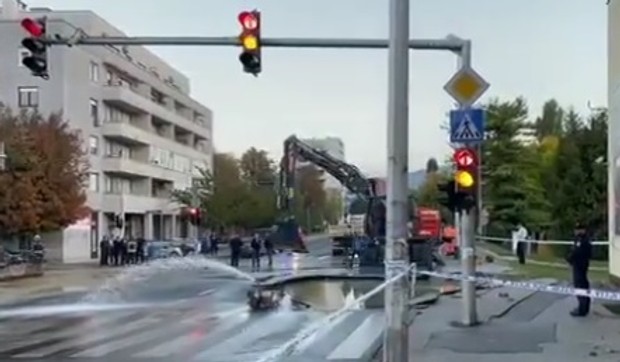 Pukla vodovodna cev u Zagrebu