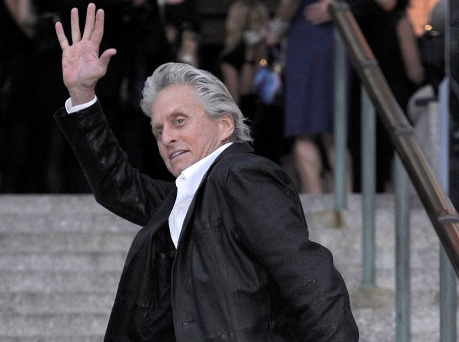 Michael Douglas dotarł na imprezę 'Vainty Fair', podczas kwietniowego Tribeca Film Festival w Nowym Jorku. W styczniu pojawiły się informacje, że aktor pokonał chorobę nowotworową