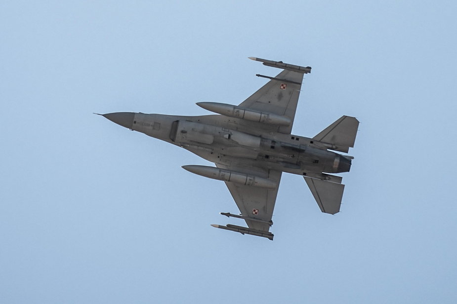 F-16 nad Łaskiem