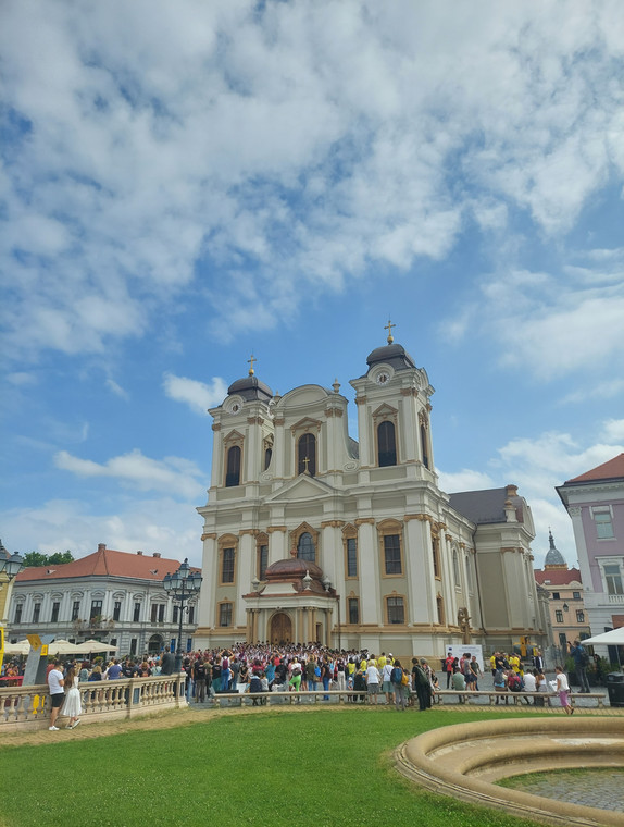 Plac Unii w Timisoarze. Barokowa katolicka katedra św. Jerzego