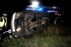 Skok przez rondo w BMW. Kierowca-lotnik napytał sobie biedy