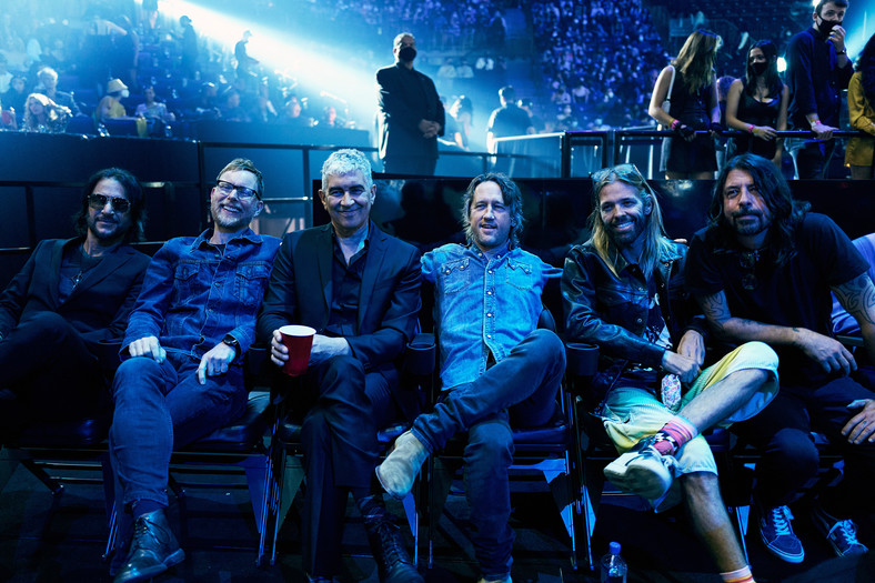 Foo Fighters: Rami Jaffee, Nate Mendel, Pat Smear, Chris Shiflett, Taylor Hawkins i Dave Grohl