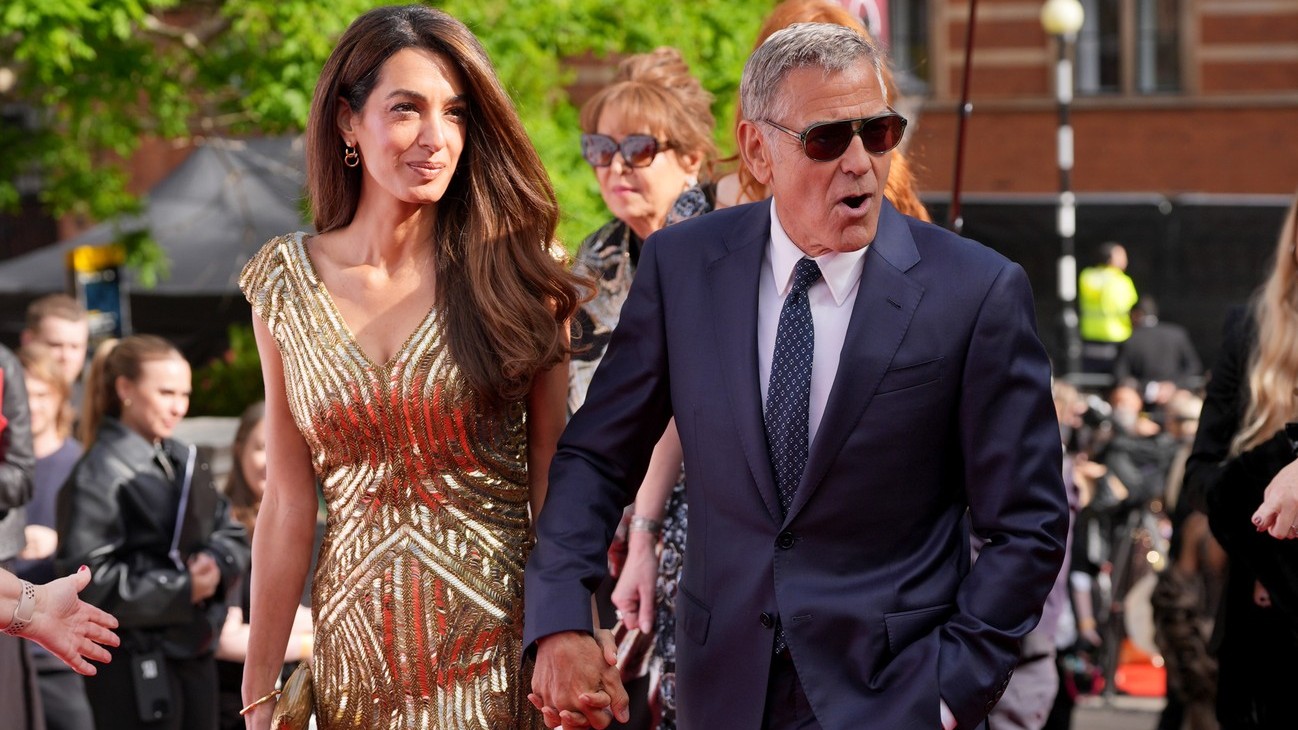 Amal Clooney a George Clooney na oslave v Royal Albert Hall, Londýn, pri príležitosti 50. výročia charitatívnej organizácie