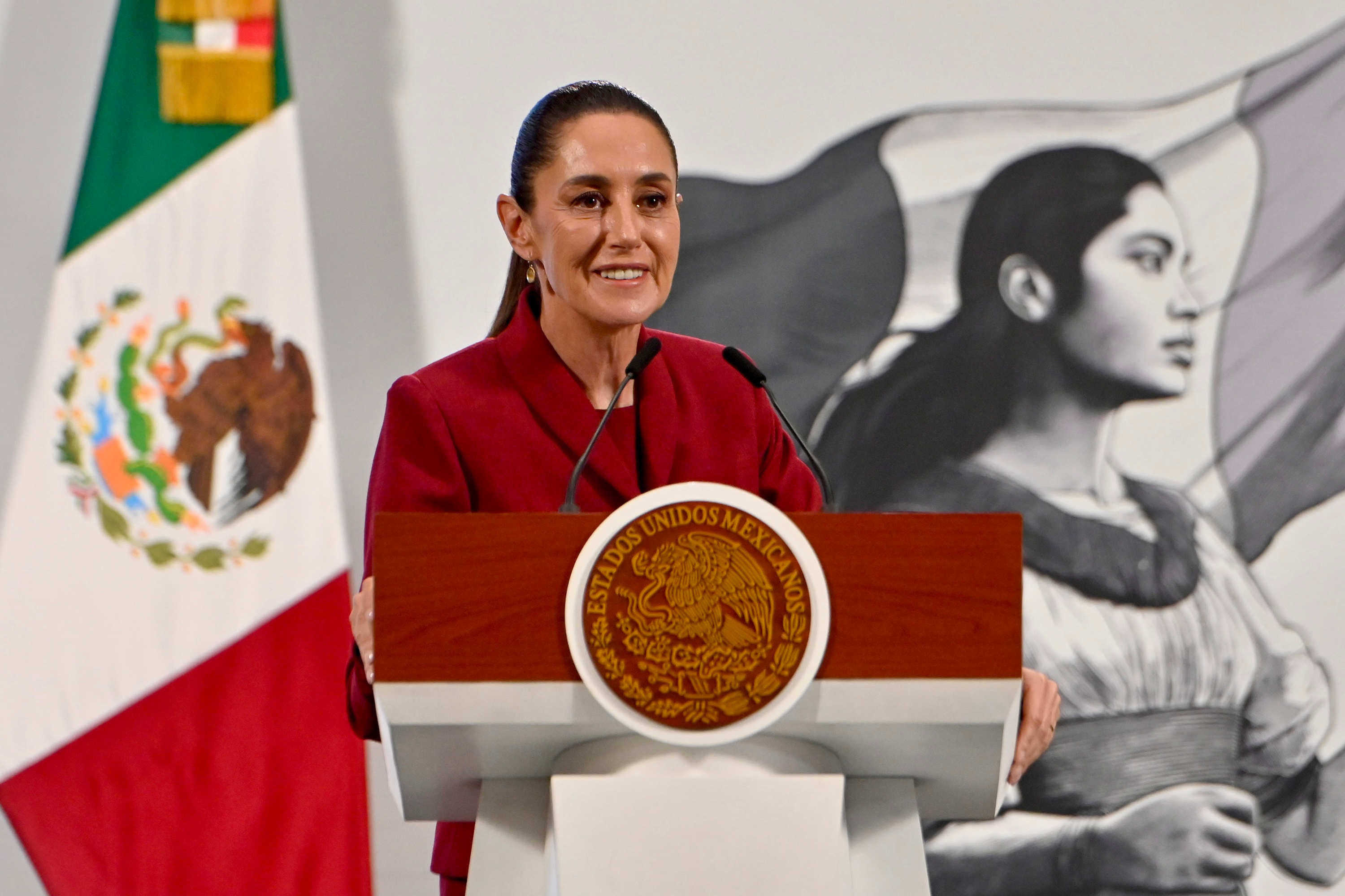 Sheinbaum critica ley de Trump por criminalizar migrantes