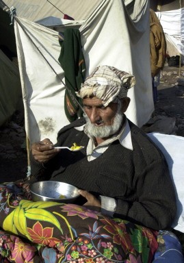 PAKISTAN-QUAKE-SASIA-GRAVE