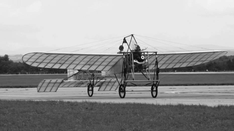 Samolot Bleriot, który jako pierwszy pokonał kanał La Manche fot. Timm Ziegenthaler/Getty Images