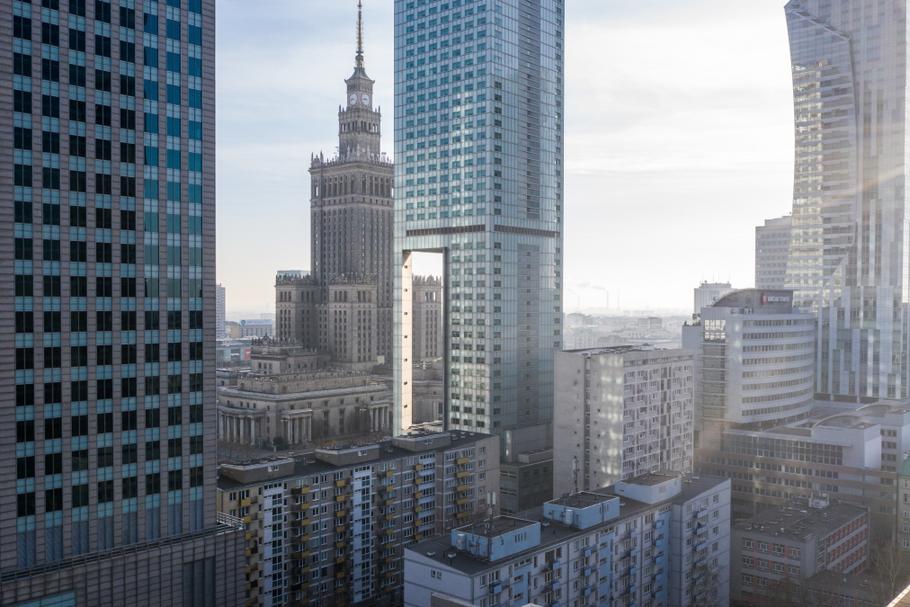 Stawki nieruchomości warszawskich przy ulicach Złotej i Twardej są dość wysokie. Na tak wysoką średnią miały wpływ ceny mieszkań, które znajdują się w sąsiedztwie luksusowych apartamentowców – Złota 44 i Cosmopolitan