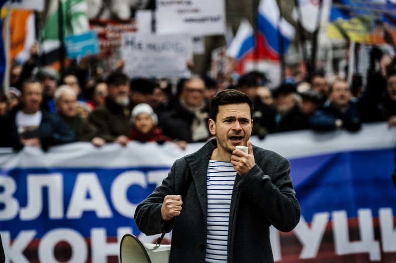 Ilja Jaszyn na marszu pamięci Borysa Niemcowa w Moskwie 29 lutego 2020 r.