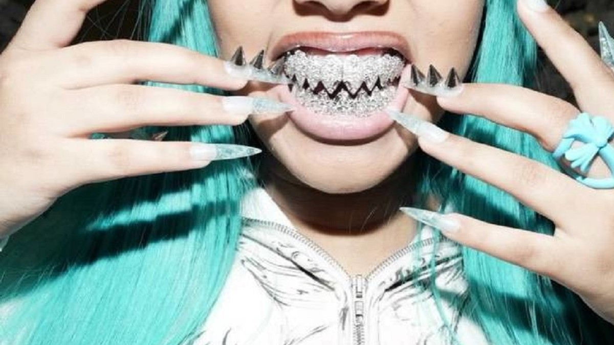 Ima 12 godina i nosi ajkula zube: "Neka reaguje socijalna služba"