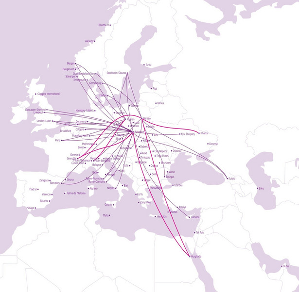 Na zdjęciu siatka połączeń Wizz Air, uwzględniająca 6 nowych połączeń z Warszawy, Katowic, Poznania (zaznaczono na różowo),