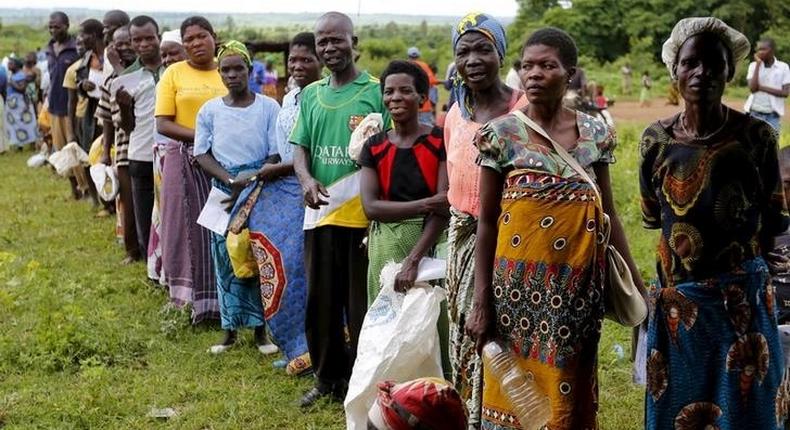 Malawians queue for food aid distributed by the United Nations World Food Progamme (WFP) in Mzumazi village near the capital Lilongwe, February 3, 2016. 