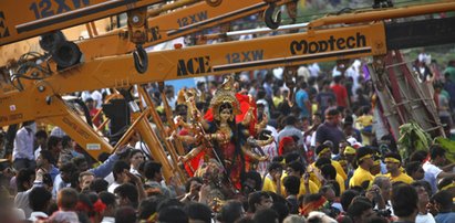 Makabra na festiwalu religijnym. Dźwig runął w tłum, cztery osoby nie żyją