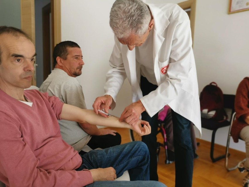 Pre svakog tretmana radi se obavezan test na alergiju