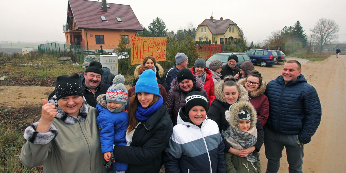 Radość mieszkańców Węgielni. Rail Baltica nie zburzy ich domów