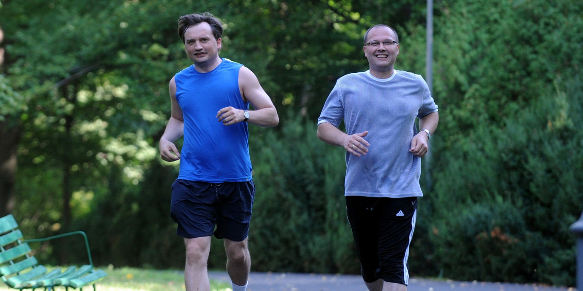 Zbigniew Ziobro i Andrzej Romanek na joggingu.