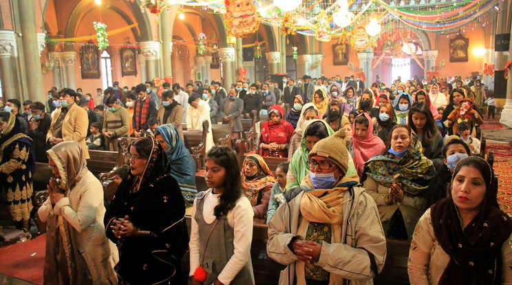 Members of the Christian minority community attend a Christmas mass at Sacred Heart Cathedral in Lahore, Pakistan, 25 December 2020. Pakistan is a Sunni Muslim-majority country, with four million Christians out of a total population of around 200 million residents. EPA/RAHAT DAR