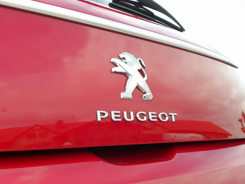 Peugeot 308 FL: Świeża twarz