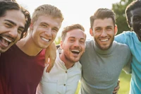 "Żona powinna zawsze słuchać się męża". Młodzi mężczyźni bardziej konserwatywni niż ich dziadkowie