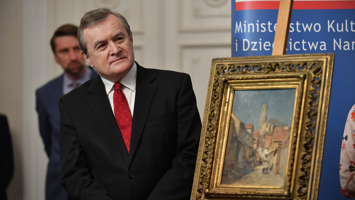 Obraz Roberta Śliwińskiego "Ulica wraz z ruiną zamku", utracony w czasie II wojny światowej, powrócił do Polski - poinformował dziś wicepremier, minister kultury Piotr Gliński. Obraz odzyskano dzięki współpracy MKiDN i FBI.