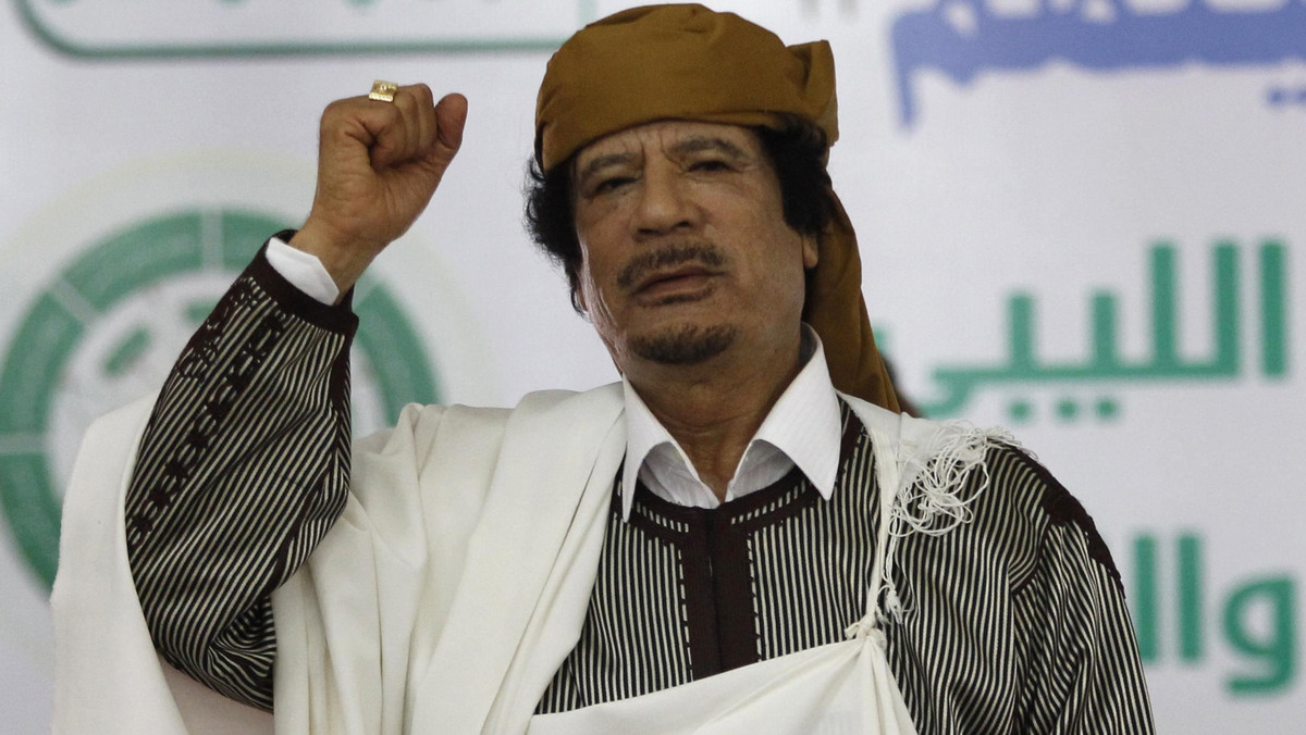 W ocenie brytyjskich komentatorów prasowych wczorajszy atak na Libię z użyciem pocisków rakietowych, to łatwa część operacji. Jednak już wkrótce ma okazać się, że koalicja międzynarodowa utworzona przeciw Muammarowi Kadafiemu stanęła w obliczu trudnych wyborów.  "Zachód musi prowadzić operacje wojskowe z najwyższą starannością, by ustrzec się przed błędami, które Kadafi może zdyskontować propagandowo (...) Libijski dyktator może być szalony, ale nie można o nim powiedzieć, że jest całkiem głupi" - przestrzega na łamach tygodnika "Observer" Andrew Rawnsley.