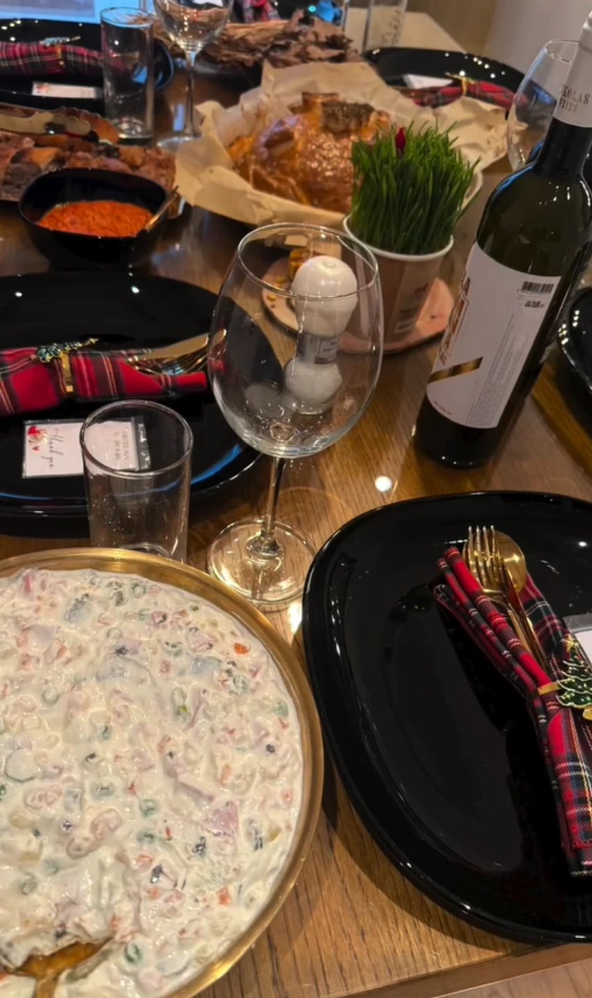 Kija Kockar zaprošena preskupim prstenom, a sad pokazala sve detalje posebne večere: Veridba uz ajvar