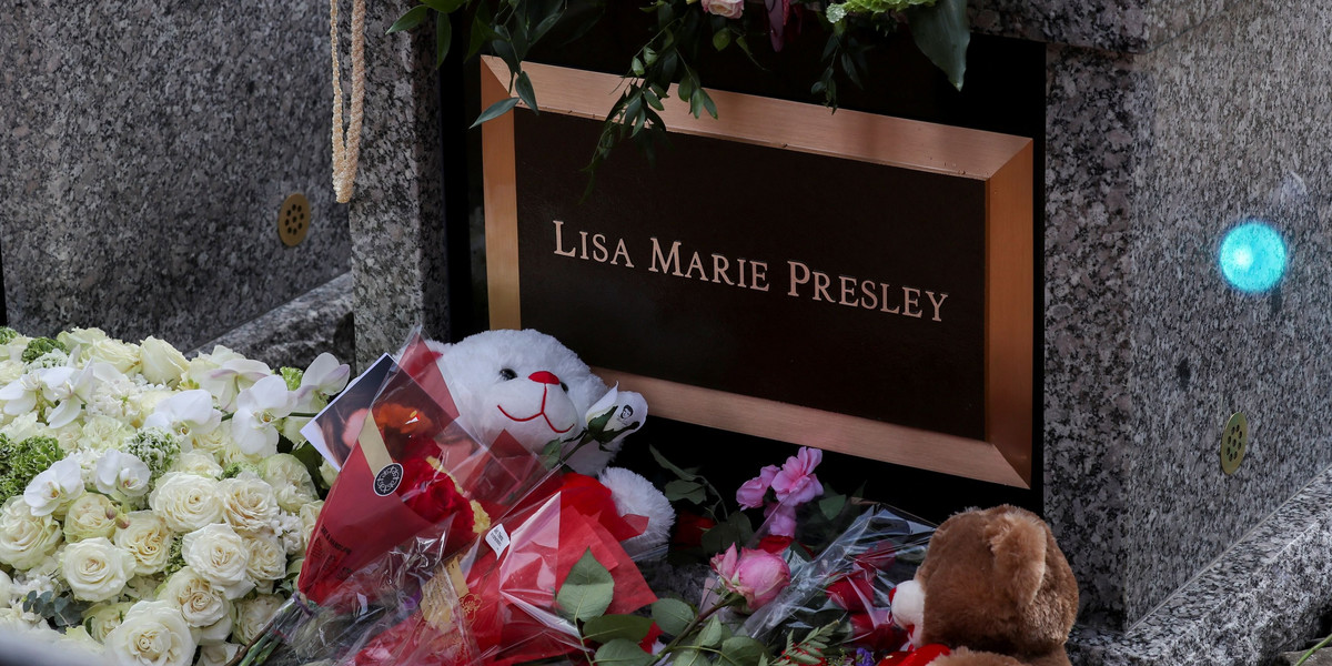 Lisa Marie Presley została pochowana u boku syna i słynnego ojca w rodzinnej posiadłości.