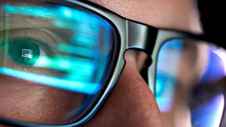 Prywatność w dobie Meta Smartglasses. Czy Twoja twarz właśnie zarabia dla kogoś na TikToku?