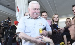 Wałęsa: Mam broń i pozwolenie do obrony osobistej