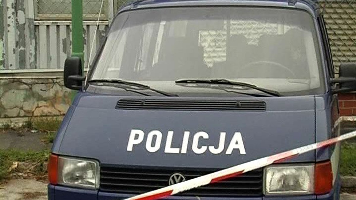 Do tragedii doszło wczoraj wieczorem, około godziny 20.30. Policja została zawiadomiona, że na chodniku przed blokiem na ulicy Styczyńskiego leży ranne dziecko - poinformowała TVN 24.