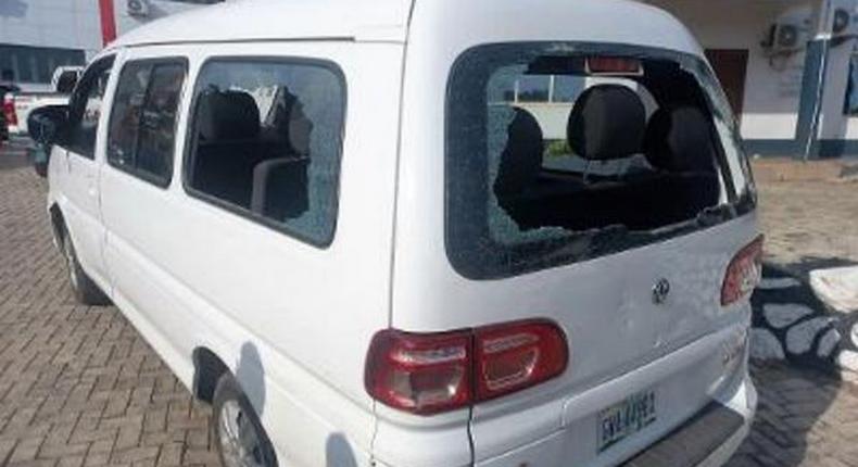 Oyo College students hold EFCC operatives hostage, vandalise bus [Facebook:EFCC]