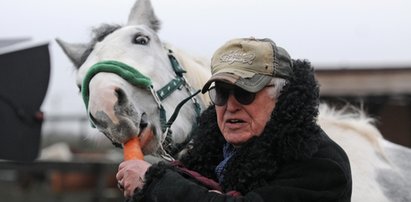 Jan Nowicki ratuje życie koniom