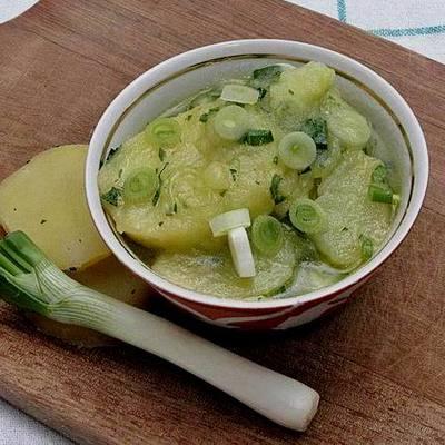 Újhagymás-zöldfűszeres-fehérboros Krumplisaláta