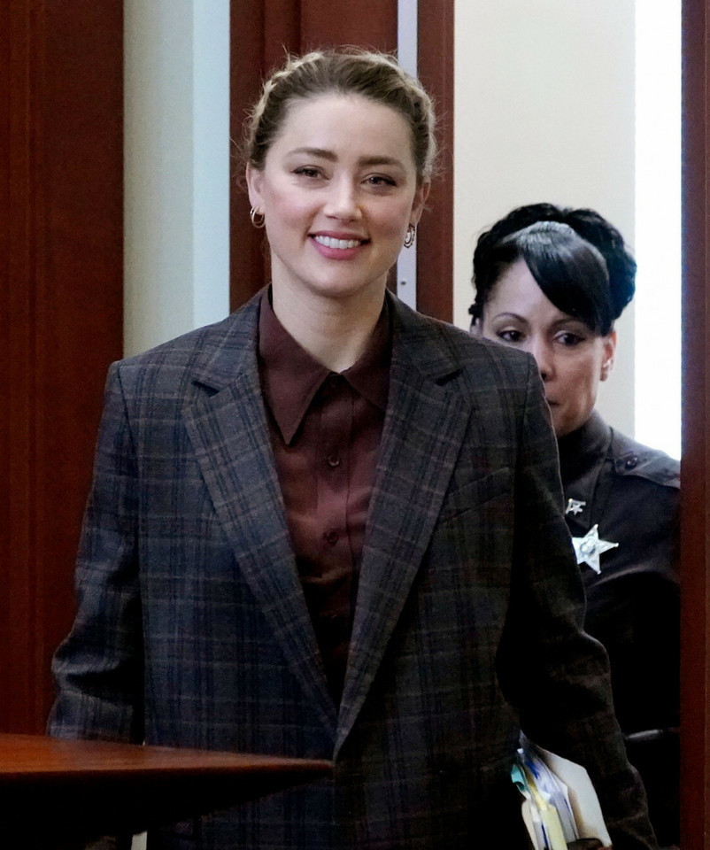 Amber Heard podczas rozprawy sądowej 2 maja 2022 r.