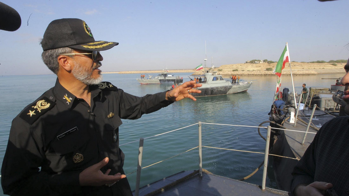 Irańskie okręty wojenne wypłynęły z Kanału Sueskiego na Morze Śródziemne - ogłosił dowódca irańskiej marynarki wojennej admirał Habibollah Sajjari, cytowany przez oficjalną agencję IRNA. Sajjari nie poinformował, o jakie okręty chodzi ani jaka jest ich liczba.