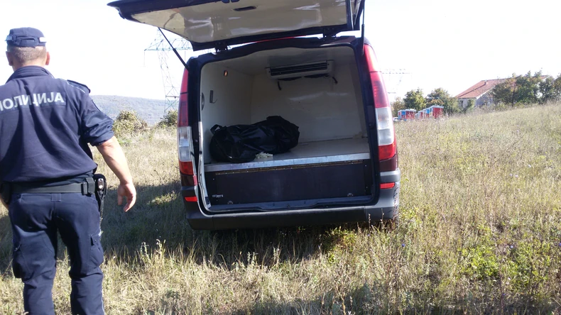 Telo Ljubinke Ž. je nakon obavljenog uviđaja prevezeno na obdukciju