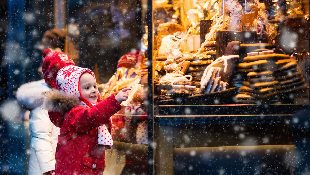 Do Bożego Narodzenia jeszcze daleko, ale świąteczne ozdoby pojawiają się już w większości sklepów. Ten  mały chłopiec jest zachwycony tym, co zobaczył. Filmik z jego niesamowitą reakcją został już wyświetlony ponad 11 milionów razy.